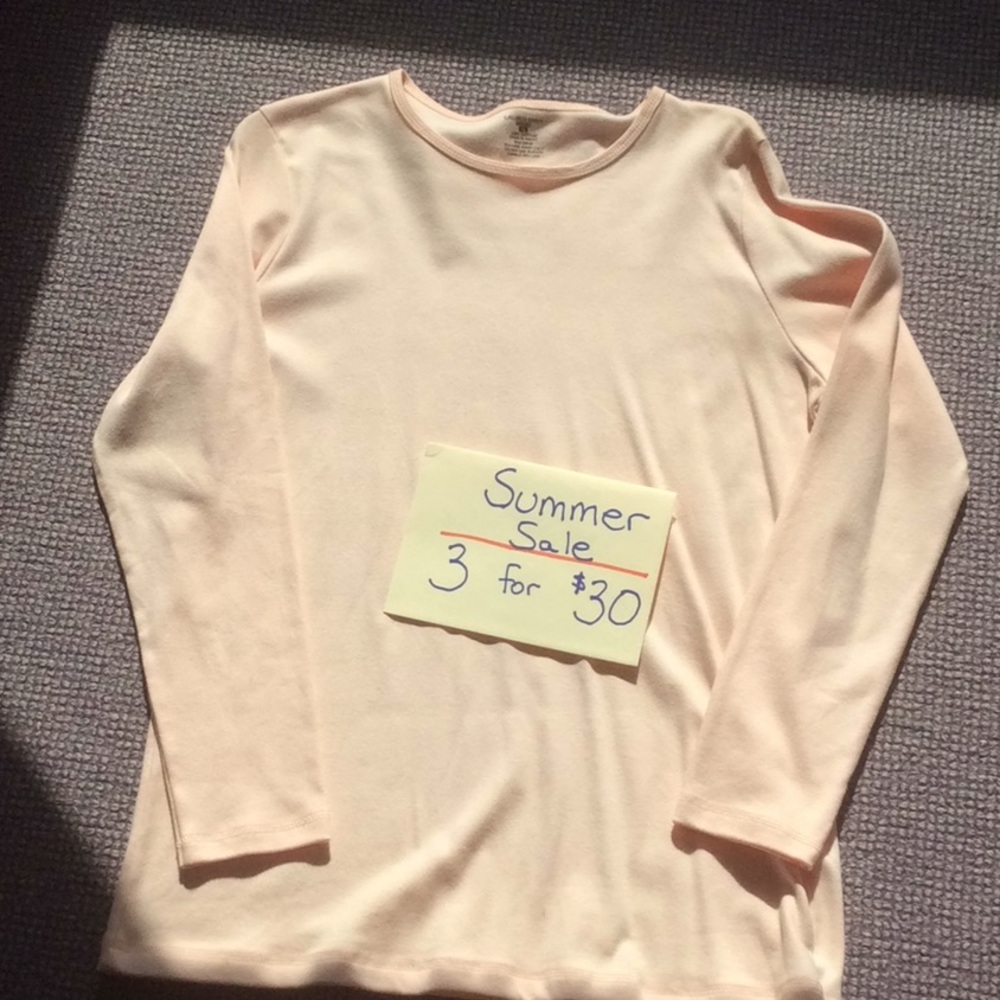 Long sleeve light pink knit top
